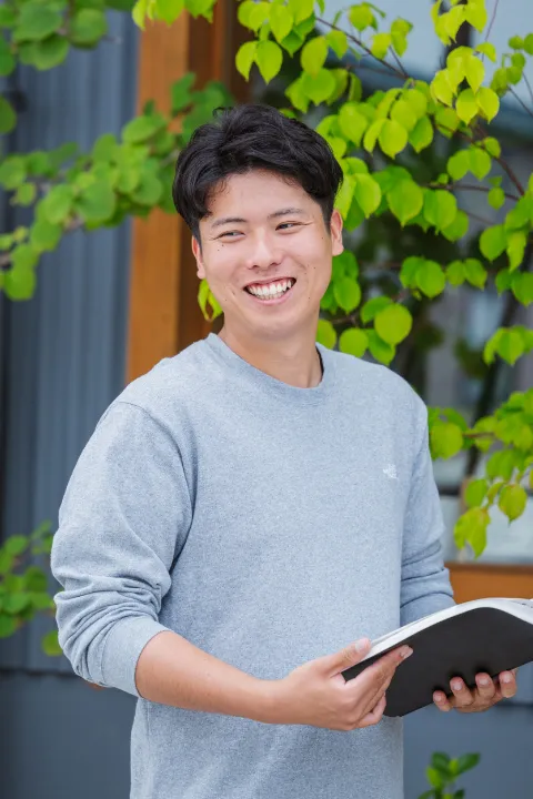 現場監督 栗栖 諒大